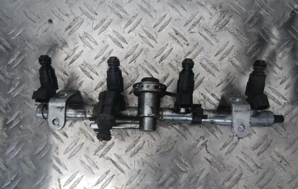 Mini One - Cooper R50 - 53 Fuel main line pipe 04777859ad 04891337ac