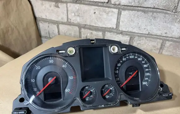 Speedometer (instrument cluster)