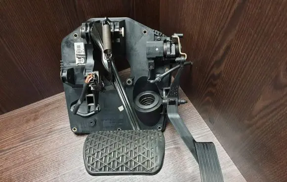 Mercedes-Benz A W168 Pedal assembly A1689870145 02592813 A1682900545