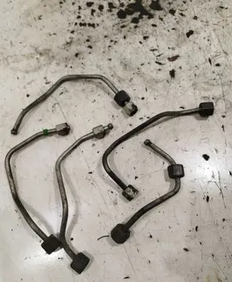 Peugeot 3008 I Fuel injector supply line/pipe 