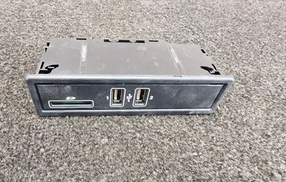 Mercedes-Benz E W238 USB socket connector A2058200526
