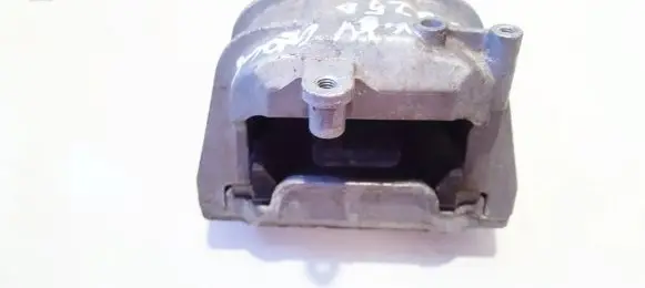 Engine mount bracket