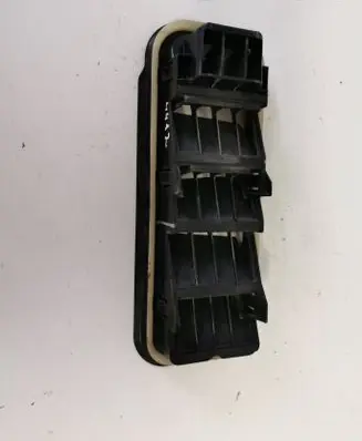 Volvo XC60 Quarter panel pressure vent 31449325