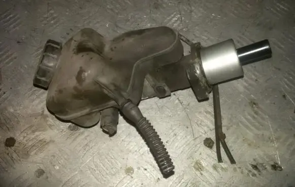 Opel Zafira A Master brake cylinder 32066735