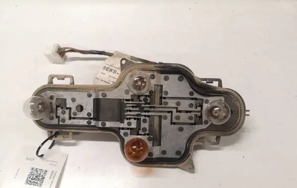 Nissan Primera Tail light bulb cover holder 89025237