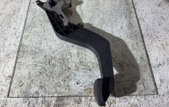 Opel Astra K Brake pedal 