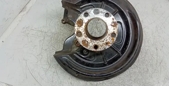 Rear wheel hub spindle/knuckle