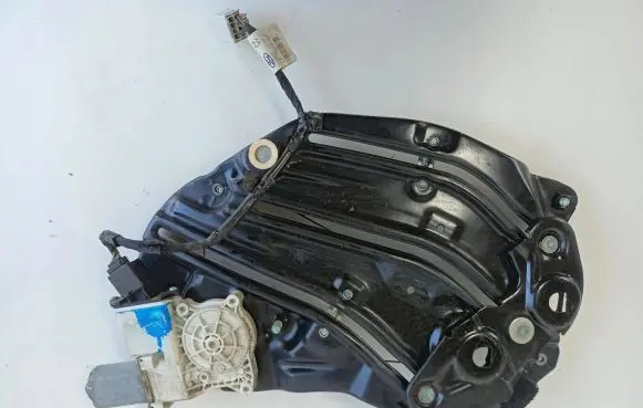 Ford Mustang VI Rear window lifting mechanism without motor