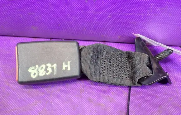 Front seatbelt buckle