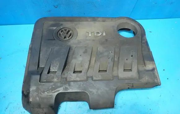 Volkswagen PASSAT B7 Engine cover (trim) 03L103925AA