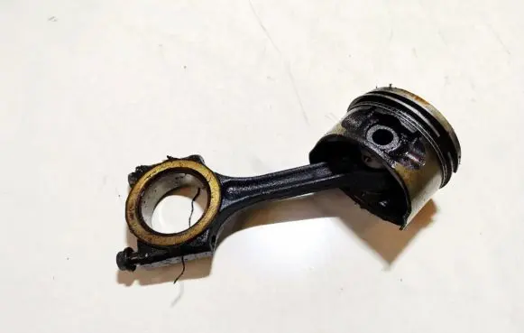 Renault Clio II Piston with connecting rod