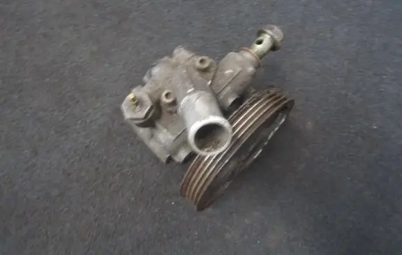 Mazda 323 Power steering pump