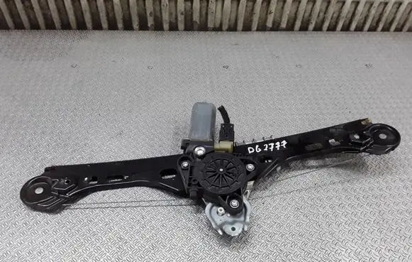 Mercedes-Benz C W203 Rear door window regulator with motor 104047XXX