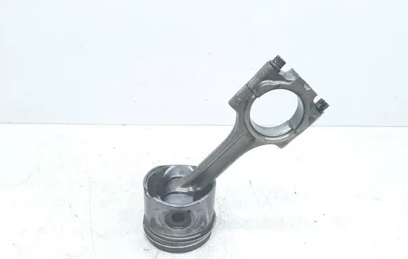 Volvo XC90 Piston with connecting rod