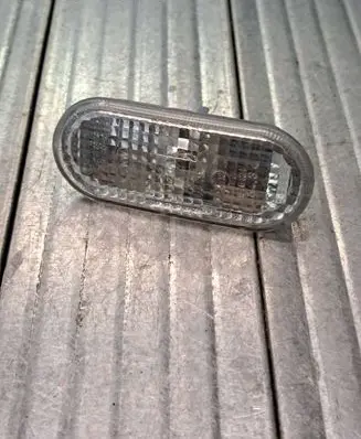 Volkswagen PASSAT B5 Front fender indicator light 1J5949117A