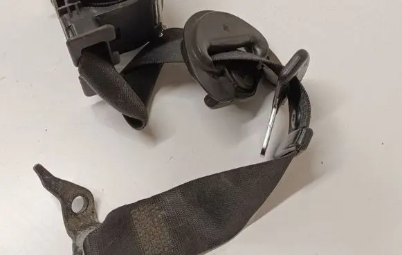 BMW 3 E90 E91 Front seatbelt 33059849