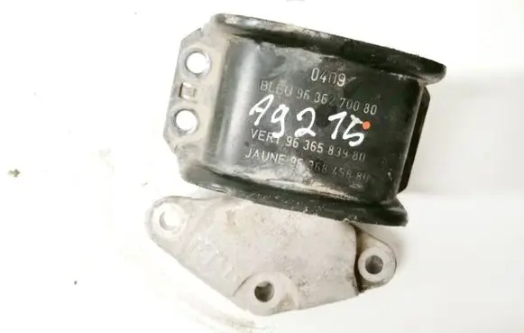 Peugeot 3008 I Engine mount bracket