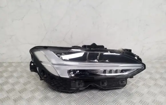 Volvo S90, V90 Headlight/headlamp 32372635