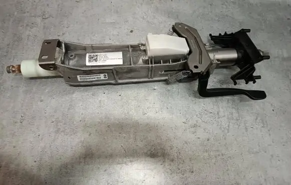 BMW 1 F20 F21 Steering wheel axle 6858560 743035 685856