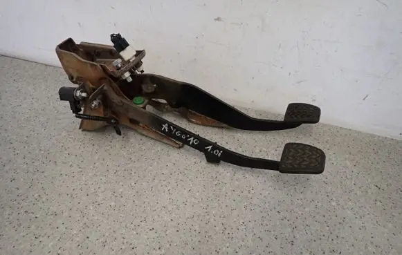Toyota Aygo AB10 Pedal assembly 