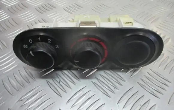 Mazda MPV II LW Interior fan control switch 