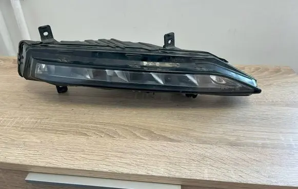 Skoda Superb B8 (3V) Front fog light 3V0941700B 90150337 F0GK18001