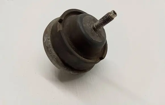 Engine mount bracket