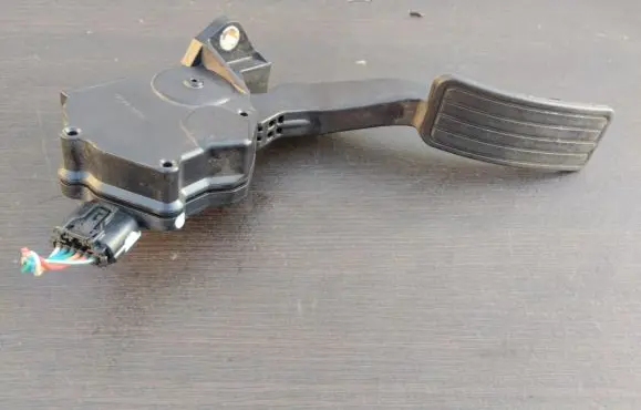 Subaru Outback Accelerator throttle pedal 36010AG140