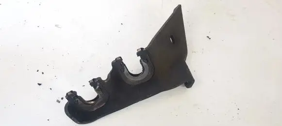 Toyota Avensis Verso Engine mounting bracket