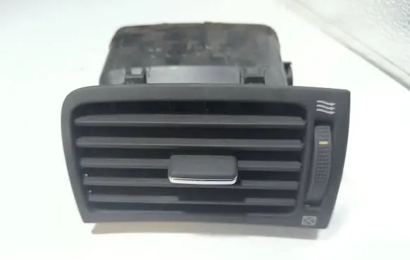 Toyota Avensis T250 Dashboard side air vent grill/cover trim