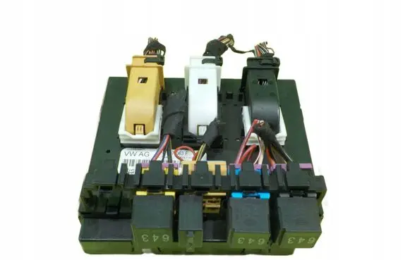Audi A3 S3 8P Central body control module 8P0907063F XP97