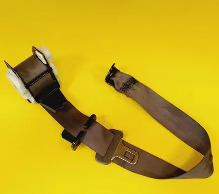 Mazda 323 F Rear seatbelt 0427189