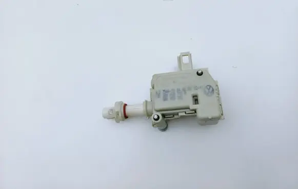 Skoda Octavia Mk1 (1U) Tailgate boot lock/latch motor 3B0959782
