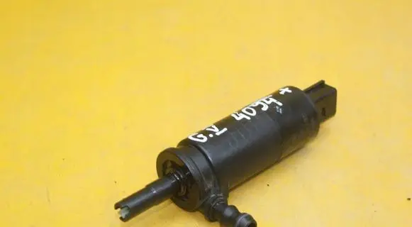 Volkswagen Golf V Headlight washer pump 3B7955681