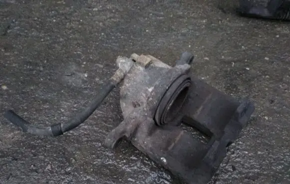 Nissan Primera Front brake caliper