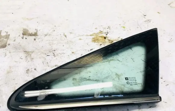Opel Zafira B Front triangle window/glass 