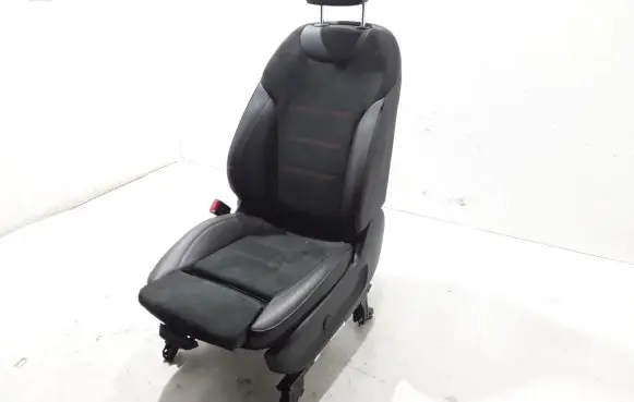 Mercedes-Benz GLA H247 Front driver seat 