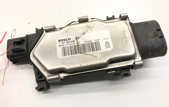 Mercedes-Benz CLA C117 X117 W117 Fan control module 1137328648