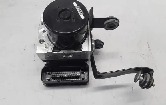 Volvo C70 ABS Pump 31317378
