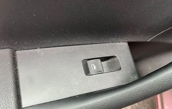 Skoda Rapid (NH) Electric window control switch 