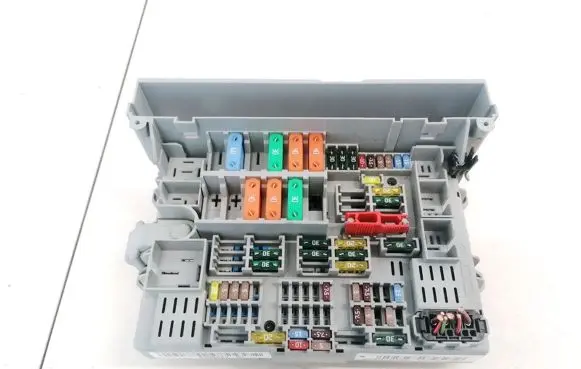 BMW 1 E81 E87 Fuse box set 690662101 42076741