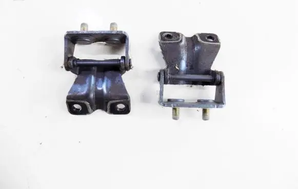 Subaru Legacy Tailgate/trunk/boot hinge