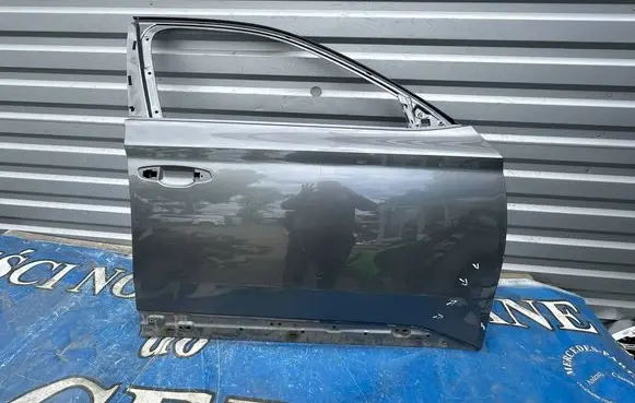 Skoda Superb B8 (3V) Front door 3V0831312