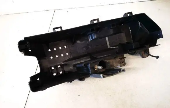 Volvo S60 Fuse box cover 9494210