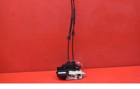 Hyundai i30 Front door lock 813102L020