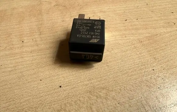Skoda Octavia Mk2 (1Z) Other relay 7M0951253C 0332201102 95VW10K705EA