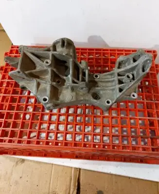 Audi A4 S4 B5 8D Engine mounting bracket 058145523B