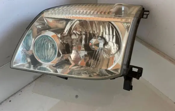 Nissan X-Trail T30 Headlight/headlamp