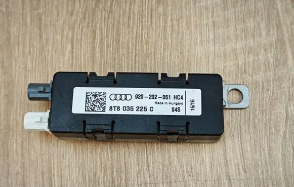 Audi A5 8T 8F Aerial antenna amplifier 8T8035225C