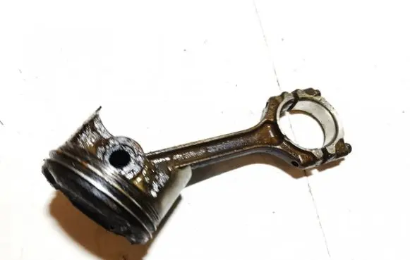 Mitsubishi Colt Piston with connecting rod